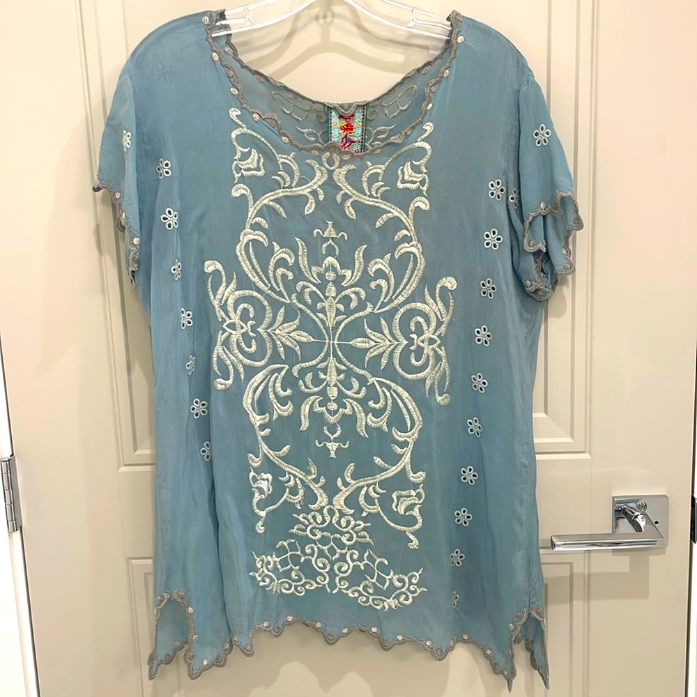 Johnny Was short sleeve top with embroidered design